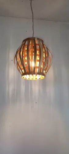 Luminária de madeira estilo rústico
