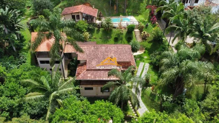 Casa no Condomínio Canto das Aguas.