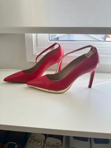 Sapatos de Salto Vermelhos