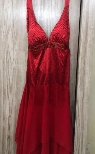 Vestido de Festa Vermelho bordado com canutilhos tamanho M