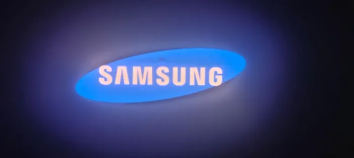 TV Samsung 60 polegadas tudo funcionando apenas duas faixas na lateral com problema 