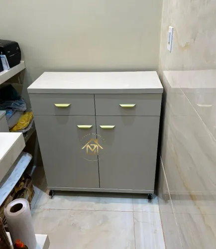 Armário Cinza com Gavetas e Rodinhas