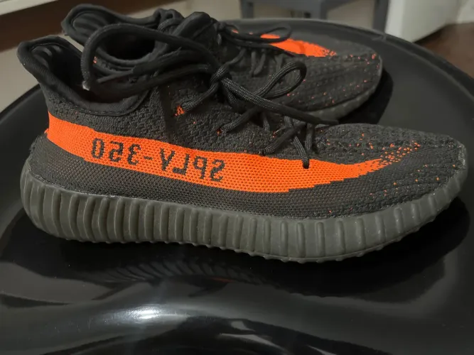 Tênis  Adidas Yeezy 350 V2 Carbon Beluga 