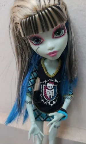 Boneca Monster High Frankie Stein Ghoul Spirit - lider de torcida