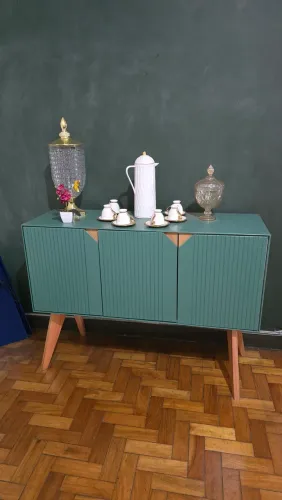 Aparador Buffet Mamute - MDF laqueado verde musgo com pés em madeira maciça (1,20 m)