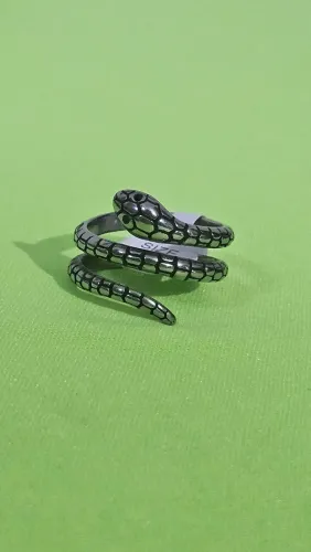 Anel de cobra estiloso