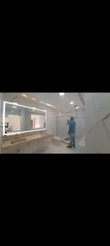 Espelho de banheiro com iluminação LED