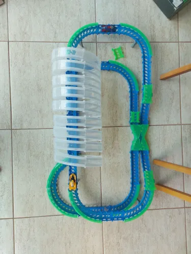 Pista de Carrinhos com Espiral e Loop