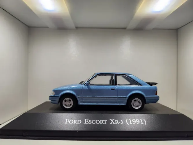Miniatura Carros clássicos ford escort xr-3 1991 azul claro