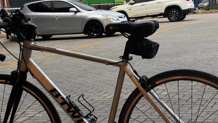Bicicleta Gravel Btwin com shimano Altus