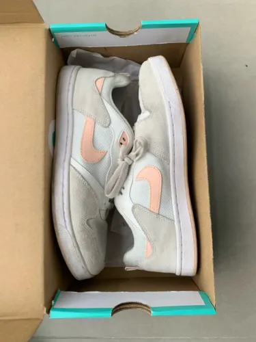 Tênis Nike SB Alleyoop Branco e Rosa