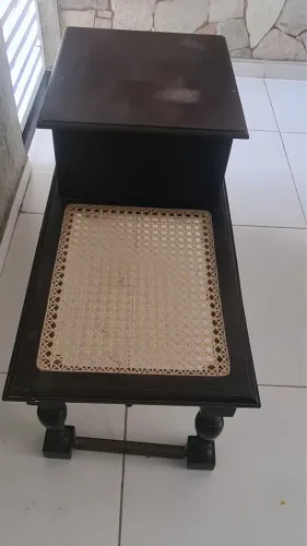 Mesinha de telefone antiga