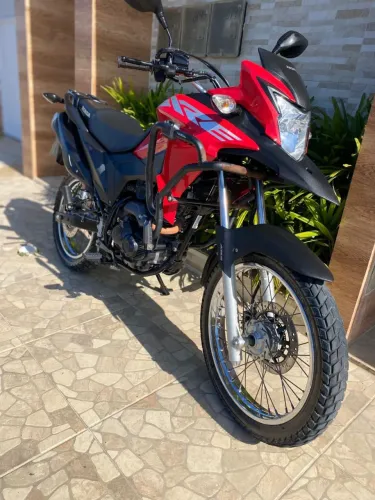 Moto impecável *76