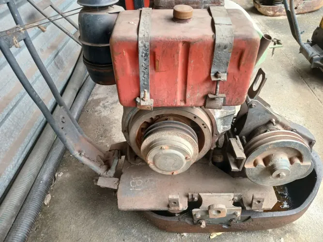 Compactador cm20 dynapac com motor a diesel agale m80 usado não funciona para ser revisado