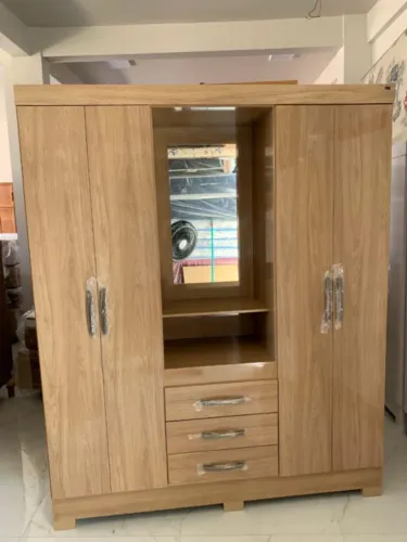 Guarda-Roupa Amadeirado com Espelho novo