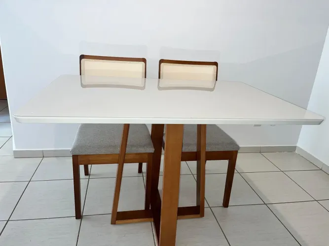 Mesa na madeira a pronta entrega nova