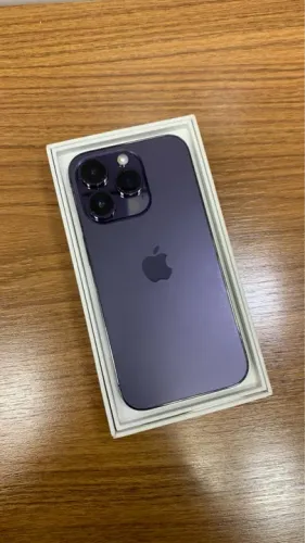 iPhone 14 Pro roxo
