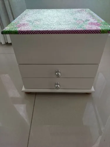 Porta jóias em MDF 