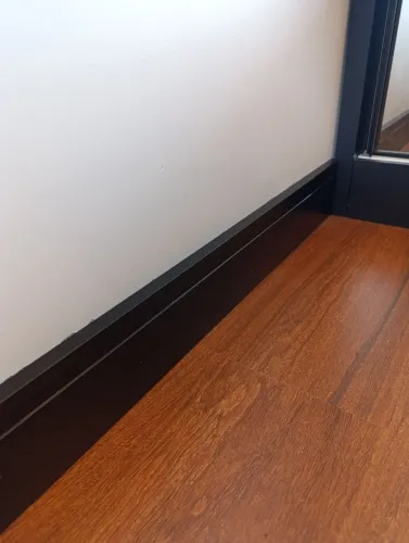 Piso Laminado, Piso Vinílico e Rodapés.