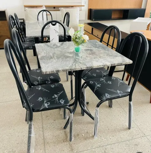 Conjunto de Mesa Com 4 Cadeiras Tubular
