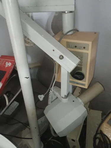 Vendo gabinete usado: com equipamento de RX, compressor, matérias dentários, e cadeira. 