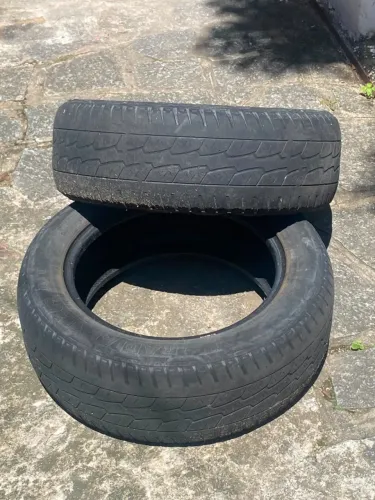 Pneus (2) 205 / 60R16 