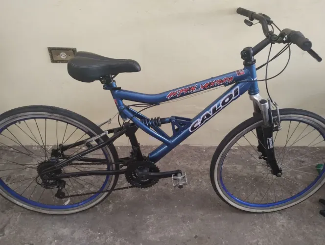 Bike aro 26 Caloi de alumínio,com amortecedorrodas aero,marchas tudo em bom estado.