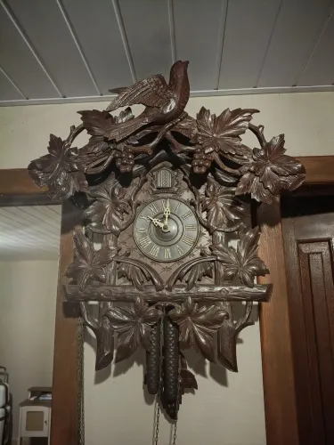 Relógio cuco antigo