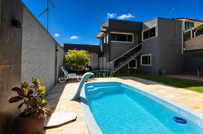 Casa dos sonhos com 170.00m², 3 suítes, 5 vagas e piscina na Cidade Industrial - Curitiba/