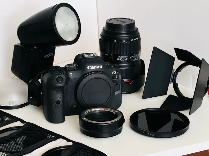 Canon EOS R6 + 24-70mm f/2.8L II + Adaptador Original + Godox V1-C