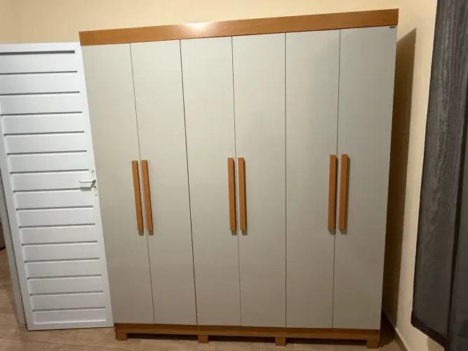 Guarda roupa 6P 2 gavetas 5 meses de uso