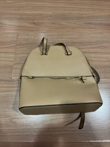 Bolsa Satinato estilo mochilinha