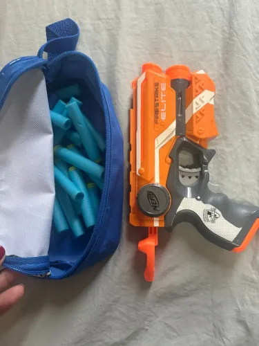 Lançadores de dardos NERF e FIRESTRIKE