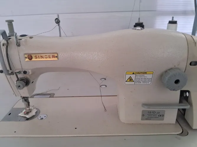 Maquina de costura industrial reta
