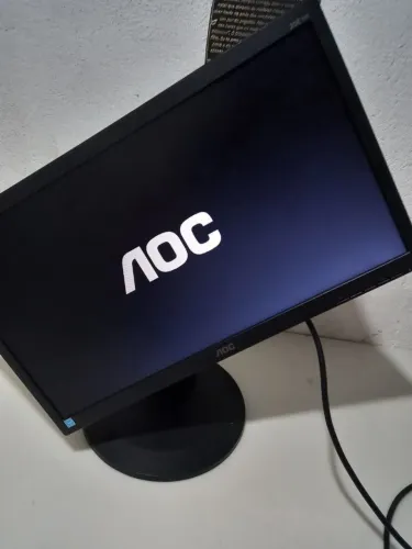 Lindo monitor aoc 20 polegadas led entradas hdmi e vga giratório usado!!!