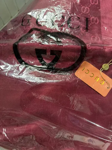 Lenço Gucci maravilhoso dark red