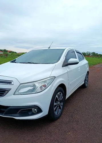 Chevrolet Onix Hatch LT 1.0 8V Flex Power Mec. 4P 2013