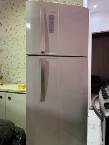 GELADEIRA ELECTROLUX FROSTFREE 310L
