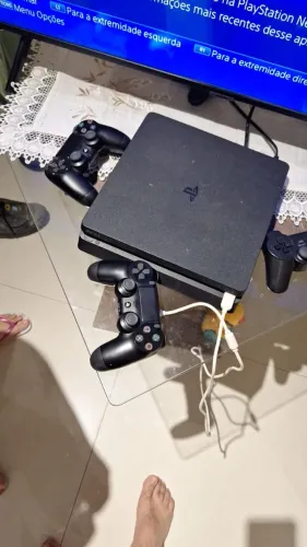 PS4 Slim 1TB + 3 Controles +jogos<br><br>PS Plus até Dezembro<br><br>Vendo PS4 Slim 1TB completo