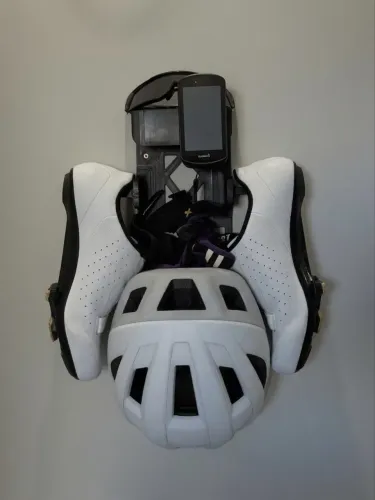 Organizador de Equipamentos para Bike | Suporte Capacete + Sapatilha + Garmin