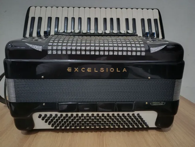 Acordeon Excelsior 120 baixos 4/5 de voz