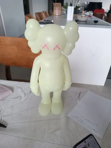 Toyart kaws pink eyes