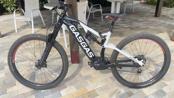GASGAS G ENDURO 2.0 29X44CM, com menos de 70 km de uso, desbloqueada, com nota fiscal.
