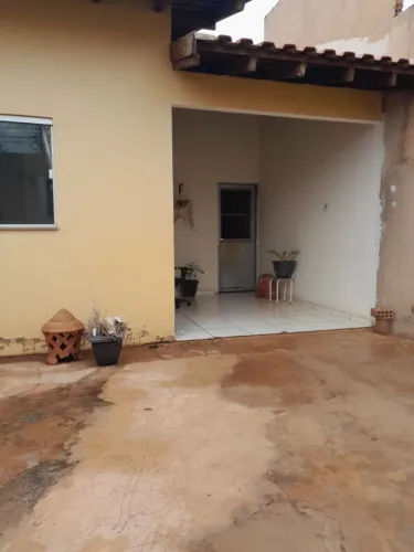 Casa com quintal e duas varandas