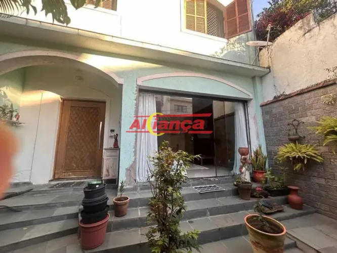 Casa na Vila Augusta com 3 quartos e 4 banheiros