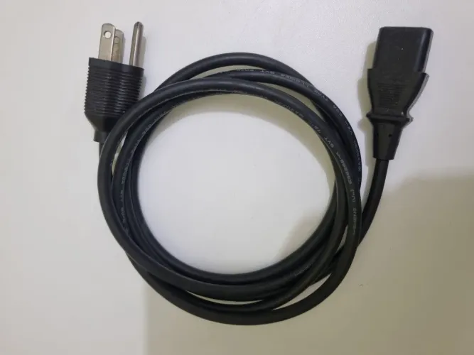Cabo de energia modelo ANTIGO para PC