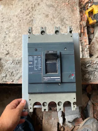 disjuntor Schneider Electric EasyPact EZC400N de 400A