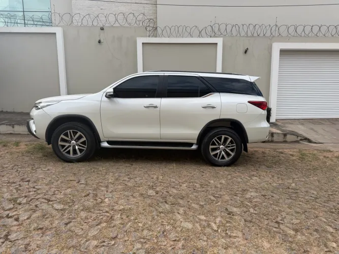 Toyota Hilux SW4 SRX 4X4 2.8 TDI 16V Dies. Aut. 2016