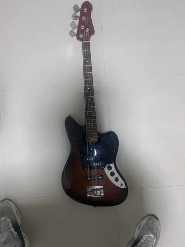 Baixo Studebaker Weasel Short Scale - 4 cordas