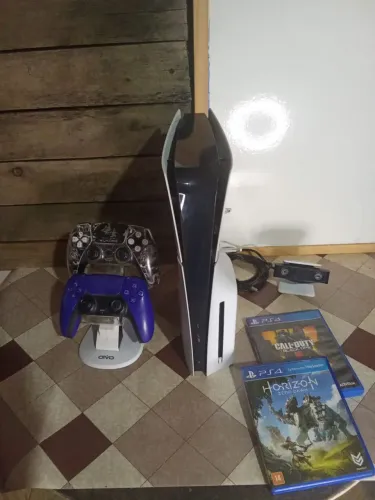 PS5 Slim | 2 contoles | Leitor de disco | Câmera HD | 2 jogos | Base de carregamento zero 